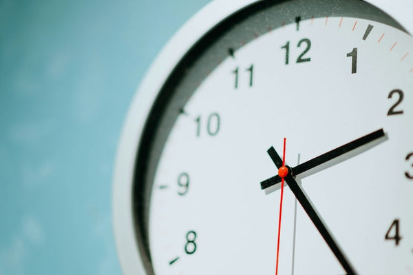 clock representing intermittent fasting and its impact on skin health